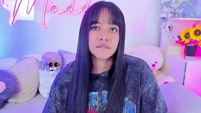 Snapshot of MaddyParisi chatting on March 11, 2025, 8:09 am MaddyParisi online show from March 11, 2025, 8:09 am