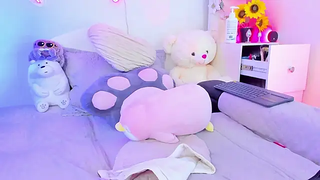 Snapshot of MaddyParisi chatting on March 23, 2025, 7:42 am MaddyParisi online show from March 23, 2025, 7:42 am