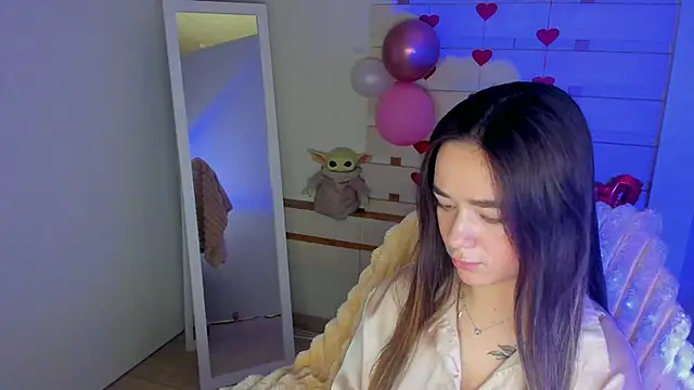 Bella XO online show from March 13, 2025, 1:50 pm