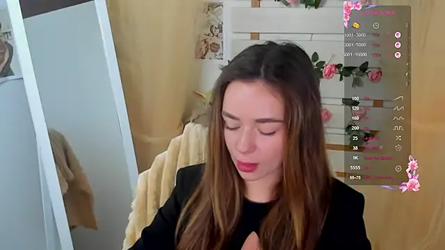 Snapshot of Bella_XO chatting on June 18, 2026, 6:57 am Bella XO online show from June 18, 2026, 6:57 am