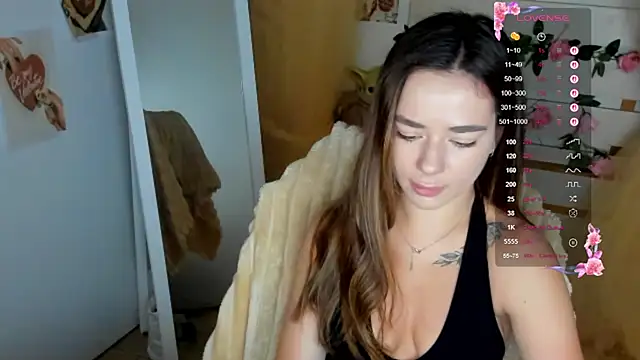 Snapshot of Bella_XO chatting on June 20, 2026, 6:49 am Bella XO online show from June 20, 2026, 6:49 am