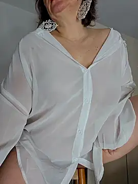 Snapshot of EvaNights chatting on February 3, 2025, 9:39 pm EvaNights online show from February 3, 2025, 9:39 pm