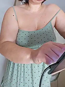 Snapshot of EvaNights chatting on March 23, 2025, 12:15 am EvaNights online show from March 23, 2025, 12:15 am