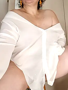 Snapshot of EvaNights chatting on September 22, 2025, 8:11 pm EvaNights online show from September 22, 2025, 8:11 pm