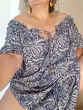 Snapshot of EvaNights chatting on October 13, 2025, 12:49 pm EvaNights online show from October 13, 2025, 12:49 pm