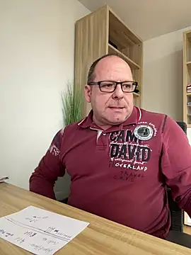 Snapshot of coupleLatinaLovers chatting on January 10, 2025, 9:34 am coupleLatinaLovers online show from January 10, 2025, 9:34 am