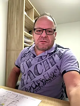 Snapshot of coupleLatinaLovers chatting on November 12, 2025, 6:25 am coupleLatinaLovers online show from November 12, 2025, 6:25 am