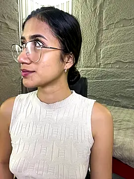 KaitlynLoveCam online show from October 8, 2025, 11:13 pm