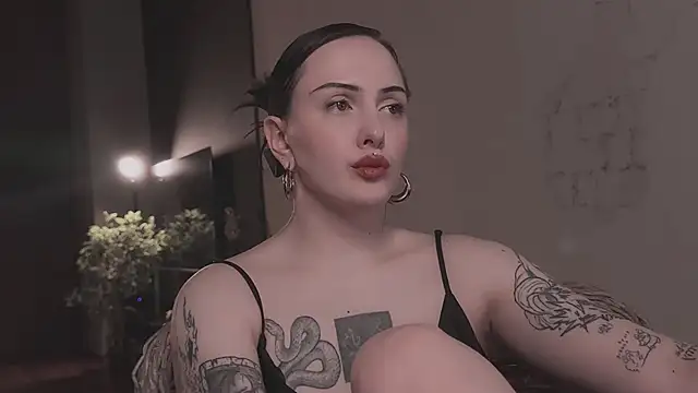 vinylstore online show from December 8, 2024, 5:44 pm