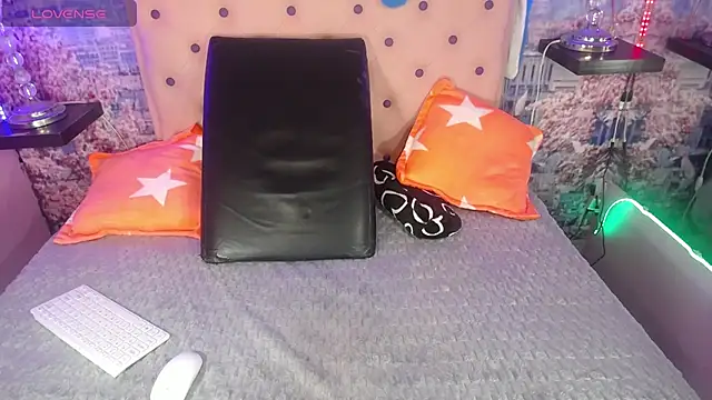 jacksyangeel2 online show from January 17, 2025, 4:06 am