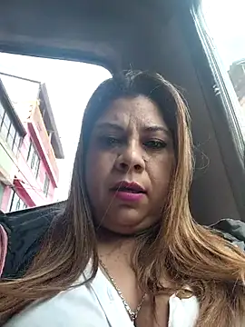 Laura-Hernandez online show from October 29, 2025, 2:19 pm