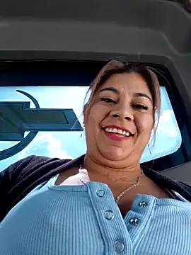 Laura-Hernandez online show from December 18, 2025, 3:18 pm