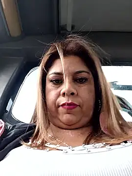 Laura-Hernandez online show from April 10, 2026, 3:39 pm