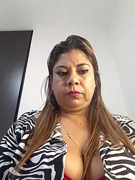 Snapshot of Laura-Hernandez chatting on May 26, 2026, 2:24 pm Laura-Hernandez online show from May 26, 2026, 2:24 pm