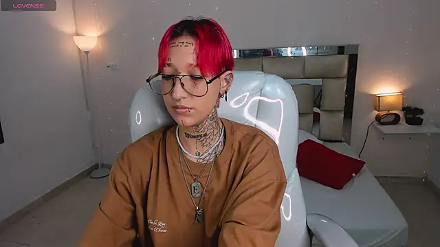 ravengreen  online show from January 24, 2025, 10:51 pm