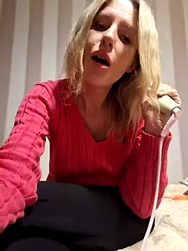 Snapshot of YourJuliena chatting on December 31, 2024, 2:58 pm YourJuliena online show from December 31, 2024, 2:58 pm