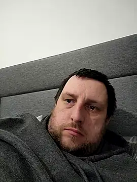 HE-M123 online show from April 18, 2026, 9:26 pm