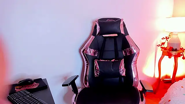 AliceLamore online show from January 25, 2025, 6:13 pm