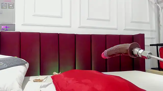 Luna monroe  online show from December 23, 2024, 10:42 am