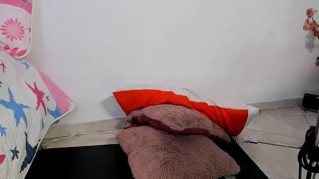 Maia W10 online show from February 6, 2025, 6:46 pm