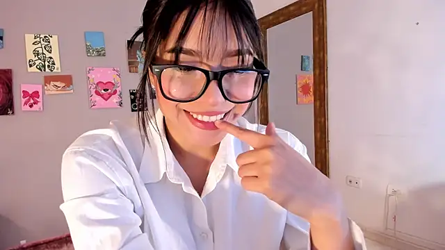 Maia W10 online show from July 27, 2026, 12:23 pm