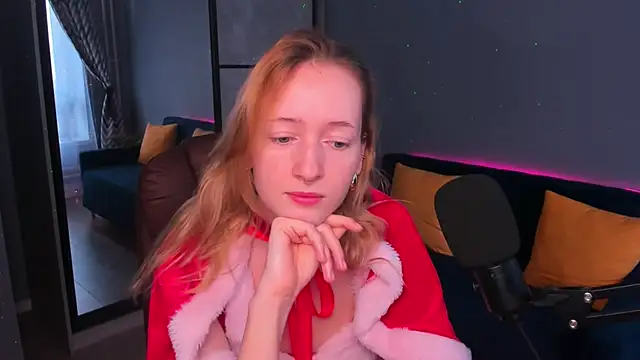 Snapshot of OddlyFamiliar chatting on December 25, 2024, 9:45 am OddlyFamiliar online show from December 25, 2024, 9:45 am