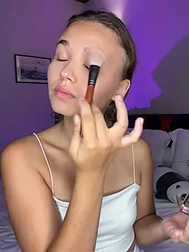 lexicoyy  online show from December 21, 2024, 2:37 pm