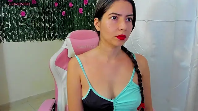 sweetieandjuicyy online show from September 23, 2025, 5:05 pm