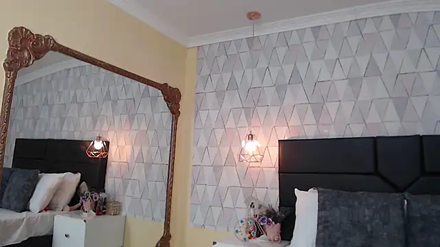 JustinePerry online show from September 17, 2025, 3:19 am