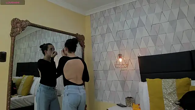 JustinePerry online show from October 18, 2025, 3:42 am