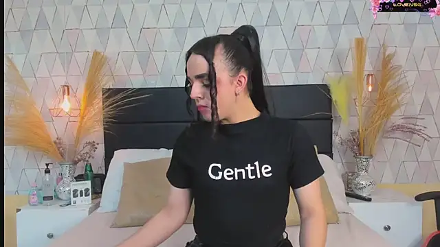 JustinePerry online show from February 18, 2026, 4:19 am