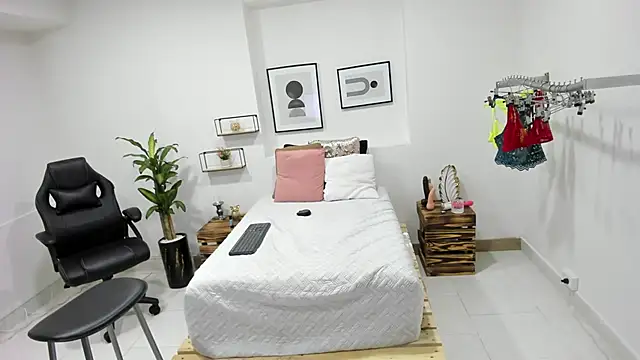 Snapshot of afrodita_martinez chatting on January 15, 2025, 10:24 pm afrodita martinez online show from January 15, 2025, 10:24 pm