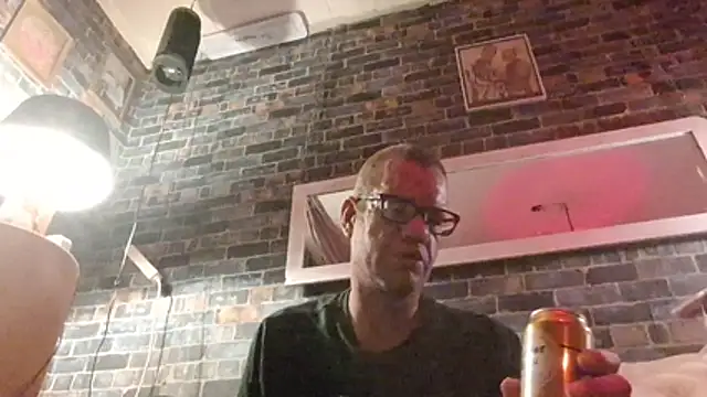 Snapshot of Maikel1981-NL chatting on May 31, 2026, 2:31 am Maikel1981-NL online show from May 31, 2026, 2:31 am