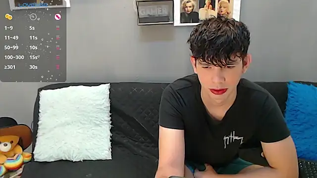 Snapshot of Angelo-cianuro- chatting on December 9, 2024, 12:12 am Angelo-cianuro- online show from December 9, 2024, 12:12 am