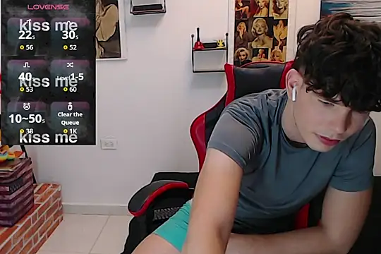 Snapshot of Angelo-cianuro- chatting on October 6, 2025, 10:29 pm Angelo-cianuro- online show from October 6, 2025, 10:29 pm