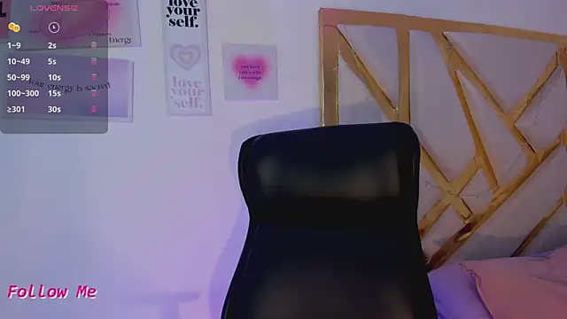 LanaJones  online show from October 15, 2025, 12:27 pm