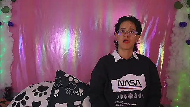 Xgirlxxx online show from September 10, 2025, 9:37 pm