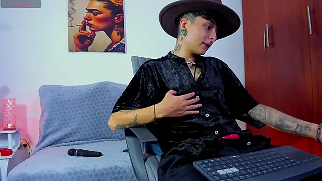 Snapshot of ZuryRamirez_ chatting on January 15, 2025, 6:40 pm ZuryRamirez online show from January 15, 2025, 6:40 pm