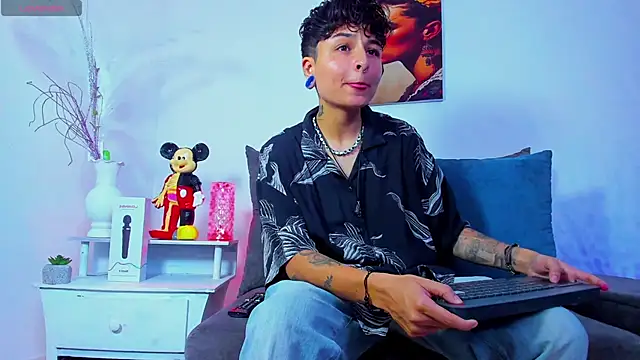 Snapshot of ZuryRamirez_ chatting on January 18, 2025, 6:10 pm ZuryRamirez online show from January 18, 2025, 6:10 pm