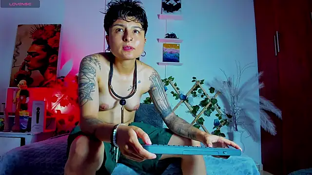 Snapshot of ZuryRamirez_ chatting on February 23, 2025, 12:08 am ZuryRamirez online show from February 23, 2025, 12:08 am