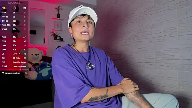 Snapshot of ZuryRamirez_ chatting on September 29, 2025, 8:24 pm ZuryRamirez online show from September 29, 2025, 8:24 pm