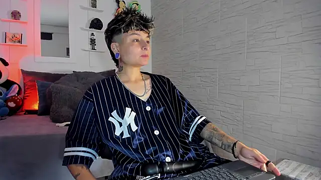 Snapshot of ZuryRamirez_ chatting on October 22, 2025, 9:14 pm ZuryRamirez online show from October 22, 2025, 9:14 pm