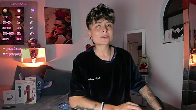 Snapshot of ZuryRamirez_ chatting on November 24, 2025, 9:25 pm ZuryRamirez online show from November 24, 2025, 9:25 pm