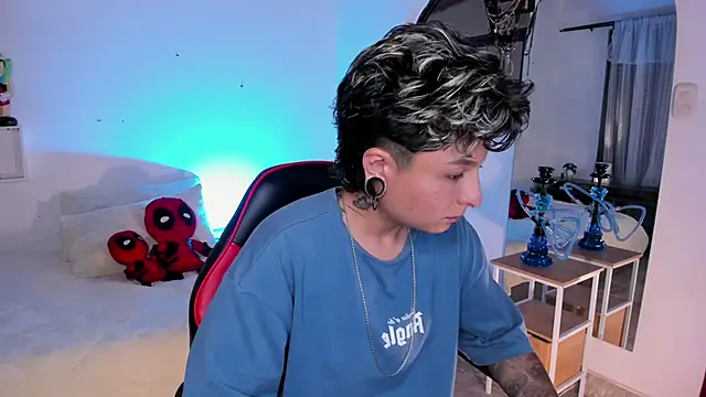ZuryRamirez  online show from May 28, 2026, 8:06 pm