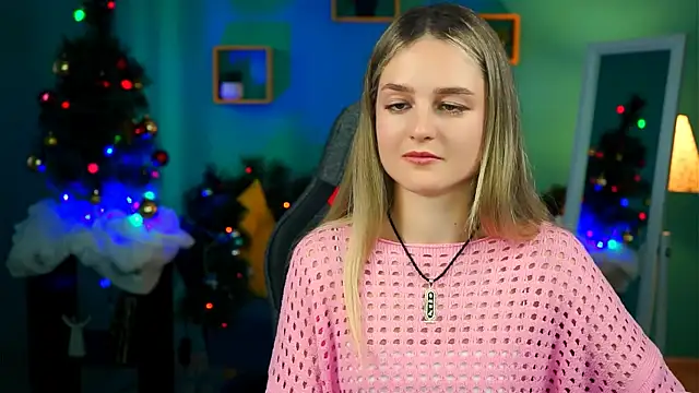 DeboraLarson online show from December 17, 2024, 10:01 am