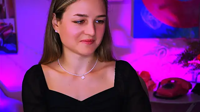 DeboraLarson online show from January 13, 2025, 4:28 am