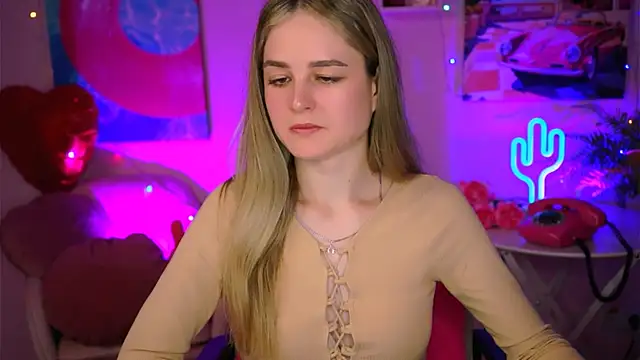 DeboraLarson online show from March 11, 2025, 4:10 am