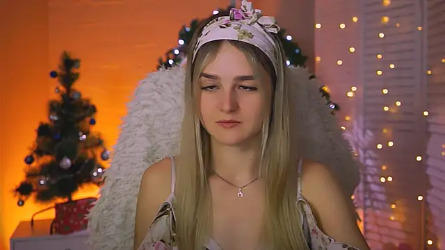 DeboraLarson online show from December 19, 2025, 3:35 am