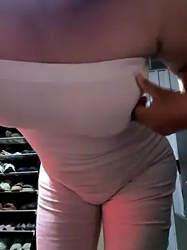 Snapshot of Kasandra02 chatting on February 4, 2026, 4:40 am Kasandra02 online show from February 4, 2026, 4:40 am