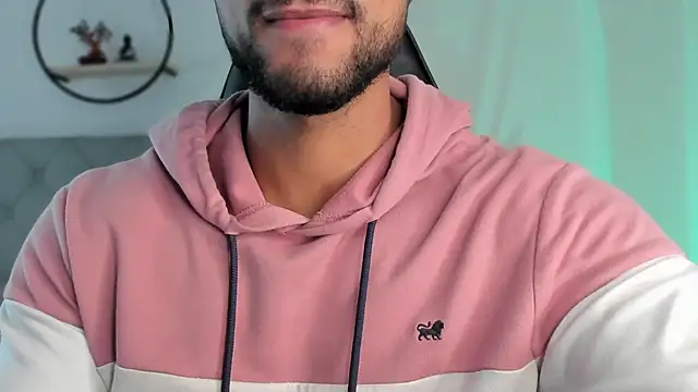 LiamGarcia1 online show from December 22, 2024, 12:38 pm